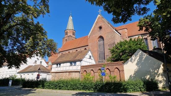 Das Brandenburger Dom-Ensemble hat viele schöne Seiten.