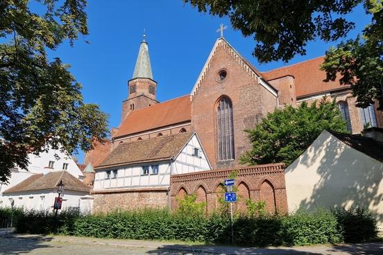 Das Brandenburger Dom-Ensemble hat viele schöne Seiten.