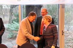 Oberbürgermeisterin Dr. Dietlind Tiemann begrüßt Prof. Peter Gülke als neuen Chefdirigenten am Brandenburger Theater