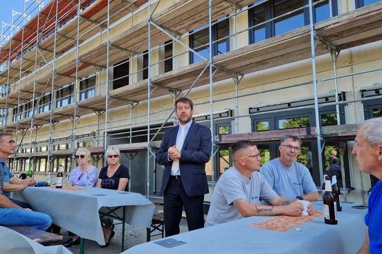 Oberbürgermeister Steffen Scheller begrüßte im Namen des Bauherrn die Gäste.