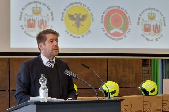 Oberbürgermeister Steffen Scheller bei der Jahreshauptversammlung der Freiwilligen Feuerwehren.