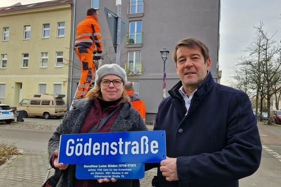 Oberbürgermeister Steffen Scheller mit Museumsleiterin Anja Grothe.