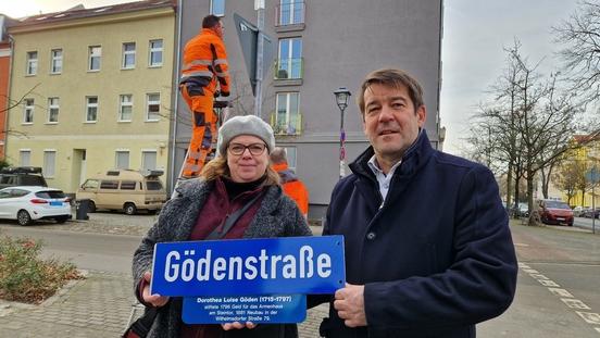 Oberbürgermeister Steffen Scheller mit Museumsleiterin Anja Grothe.