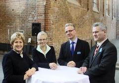 Dr. Dietlind Tiemann, Prof. Dr.-Ing. Dr. Sabine Kunst, Dr. Jasper von Richthofen (Vors. MOVA), Landesarchäologe Prof. Dr. Franz Schopper