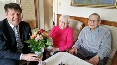 Oberbürgermeister Steffen Scheller mit nnelies und Erwin Kolakowski