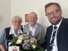 Michael Müller mit dem eisernen Hochzeitspaar Hildegard & Gerhard Schmidt.