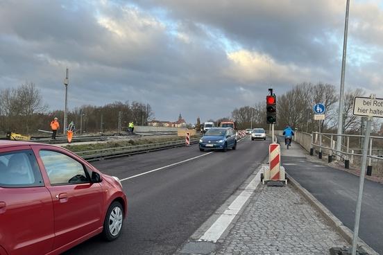 Der Testlauf mit der Ampelschaltung auf der Brücke in der Potsdamer Straße hat den Landesbetrieb Straßenwesen nicht überzeugt.