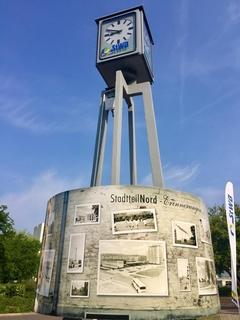 Alte Uhr am neuen Platz