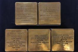 "Fünf Steine – fünf Namen – fünf Menschen." Die fünf Stolpersteine für Familie Schwarz hat Künstler Gunter Demnig gestaltet.
