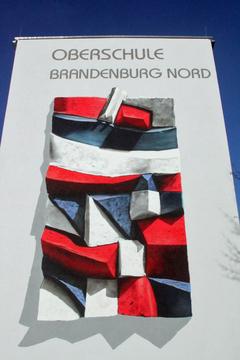 "Neues Gesicht" der OS Brandenburg Nord, gestaltet von Künstler Dietmar Block und Schüler