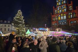 Der Altstädtische Markt im Weihnachtszauber.