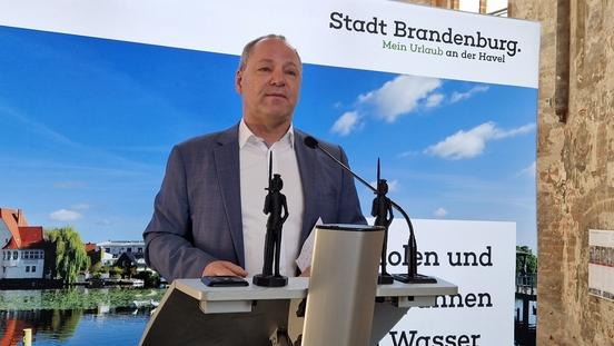 STG-Chef Thomas Krüger verriet, dass in Sachen Mitbringseln stärker auf "made in Brandenburg" gesetzt werden soll.