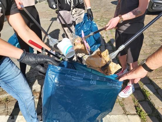 Der Müll wurde in Säcken abtransportiert