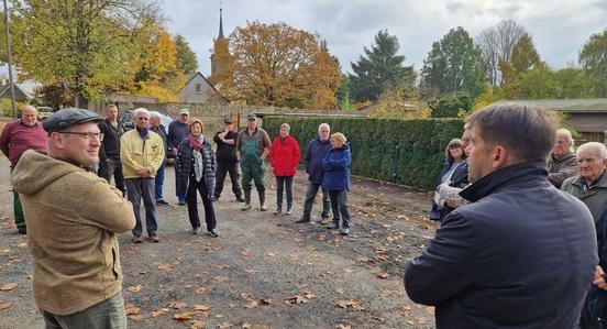 Oberbürgermeister Steffen und Scheller und Meik Fabian von der unteren Jagdbehörde stellten sich den Fragen der Neuendorfer.