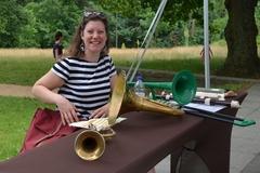 Helen Schmidt am Instrumentenspielplatz Helen Schmidt am Instrumentenspielplatz