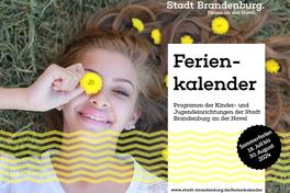 Mädchen auf der grünen Wiese.