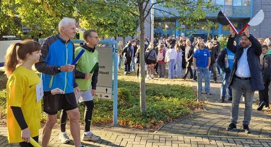 Vor Beginn des 24. Berufemarktes Westbrandenburg gab Oberbürgermeister Steffen Scheller das Startsignal für den 17. Reichsteinmarathon.