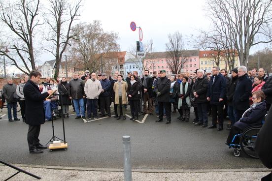 Zahlreiche Menschen waren zur Gedenkveranstaltung gekommen, darunter auch Angehörige der Opfer