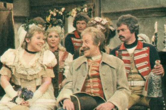 Szene aus dem Film "Grenadier Wordelmann" mit Franziska Troegner, Herbert Köfer und Peter Reusse (v.l.n.r.)