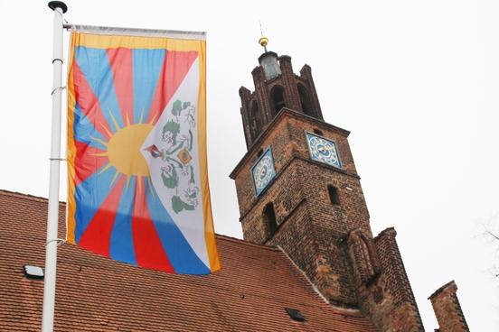 Tibetische Flagge am Altstädtischen Rathaus