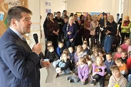 Oberbürgermeister Steffen Scheller begrüßte die jungen Künstlerinnen und Künstler und gratulierte zu den tollen Leistungen.