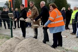 Gemeinsamer Spatenstich an der Potsdamer Brücke