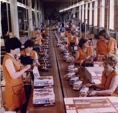 Foto: StadtmuseumKontrolle und Verpackung von Spielzeug, 1980er Jahre