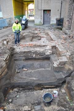 Foto: Dr. Joachim Müller, Grabung Steinstraße 22/23 mit Grabungsleiter Dietmar Rathert