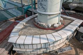 Detailblick auf die Arbeiten an den Pfeilern der Jahrtausendbrücke.