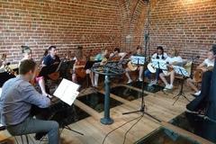 Die Gitarrenensembles beim Sommerfest 2019 im Pumpenhaus auf dem Marienberg