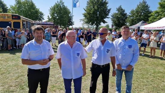 Offizielle Festeröffnung mit Oberbürgermeister Steffen Scheller, Ortsvorsteher Bodo Kassau samt Stellvertreter Matthias Foest und André Borbély.