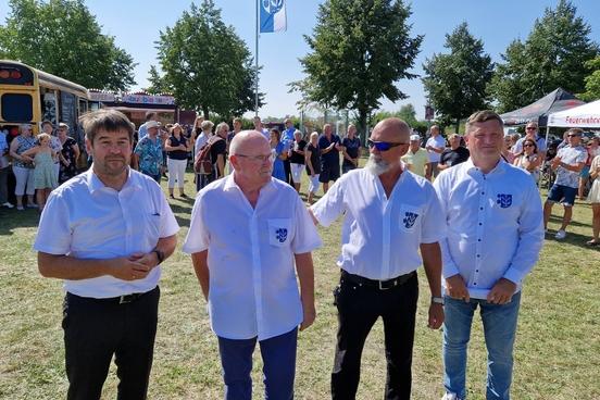 Offizielle Festeröffnung mit Oberbürgermeister Steffen Scheller, Ortsvorsteher Bodo Kassau samt Stellvertreter Matthias Foest und André Borbély.