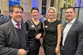 Oberbürgermeister Steffen Scheller mit Leona Heymann (IHK-Regionalcenter), WJ-Kreissprecherin Maxie Wodniok und Hendrik Ulbrich.
