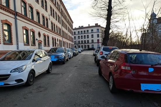 Foto mit parkenden Fahrzeugen Am Jakobsgraben