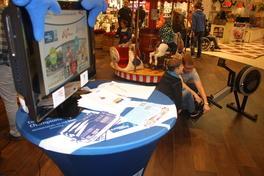 Auch jüngere Besucher der Sankt-Annen-Galerie nutzen die Gelegenheit für ein "Schnupper"-Rudern.