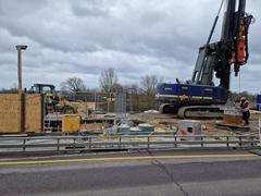 Das Großbohrgerät auf der Potsdamer Straße bleibt noch eine Weile im Einsatz.
