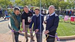 Offizielle Eröffnung des Gartenmarktes auf dem Neustädtischen Markt: Robert Siemon, Johannes Zahn, Steffen Scheller und Thomas Krüger.