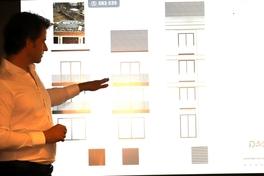 Alexander J. Pithis erläutert die Fensterfronten