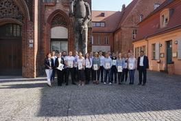 Feierliche Übergabe der Ausbildungsverträge