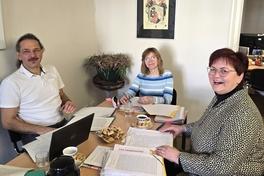 Die Jury: Fouqué-Bibliothek-Direktorin Cornelia Stabrodt, Kinder- und Jugendbuchautorin Christine Fehér und Stadt-Pressesprecher Thomas Messerschmidt.