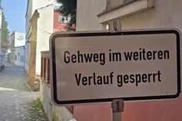 Die Zuwegungen zur Kommunikation deuten die Sperrung an.