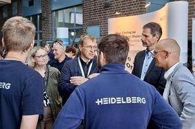 Oberbürgermeister Daniel Keip besuchte die meisten Aussteller des Berufmarktes persönlich.