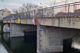 Wasseransicht von der Kanalbrücke.