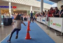 Der Kindersprint beschert dem Einkaufszentrum Wust viel Bewegung und Publikum.