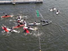 Torszene Kampf der Kanu-Polo-Teams