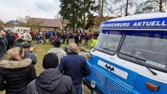 Der blaue Robur auf dem Festplatz in Göttin.