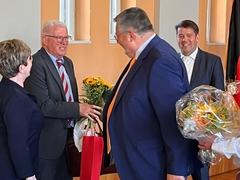 Walter Paaschen (2. von links) wurde erneut zum Vorsitzenden der Stadtverordnetenversammlung gewählt.