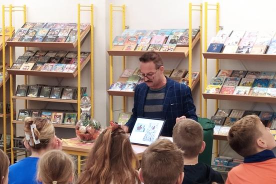 Intendant Dr. Alexander Busche zu Gast in der Kinderbibliothek