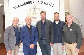 Rotarier mit dem OB: Dr. med. Holger Siggel, Daniel Keip, Dr. Michael Kolkmann, Jann Barkemeyer und Martin Schulz.