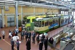 Die Billard-EM-Straßenbahn vor ihrer ersten Fahrt.